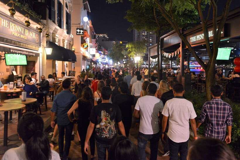 Singapore Pub Crawl - Party like a Local - Who will enjoy this most