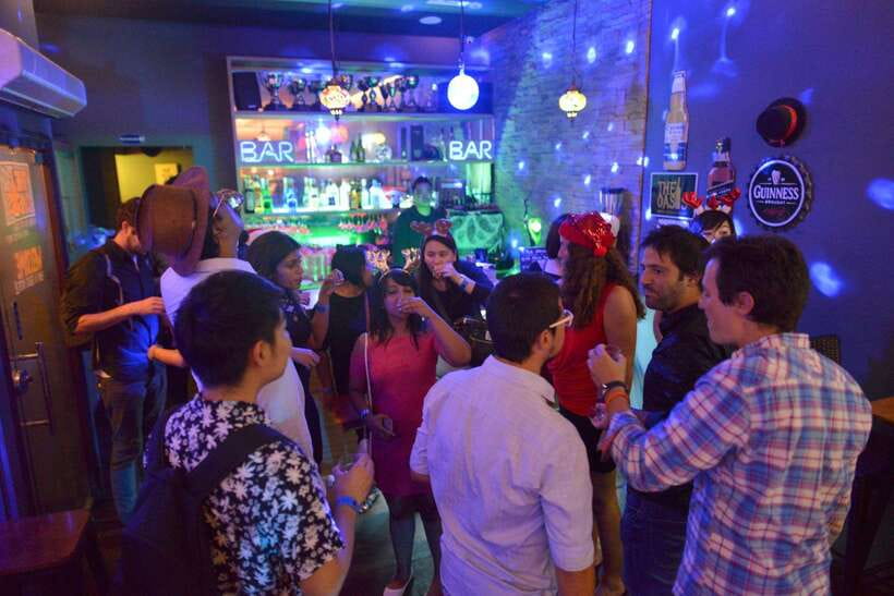 Singapore Pub Crawl - Party like a Local - How to get the most from the night