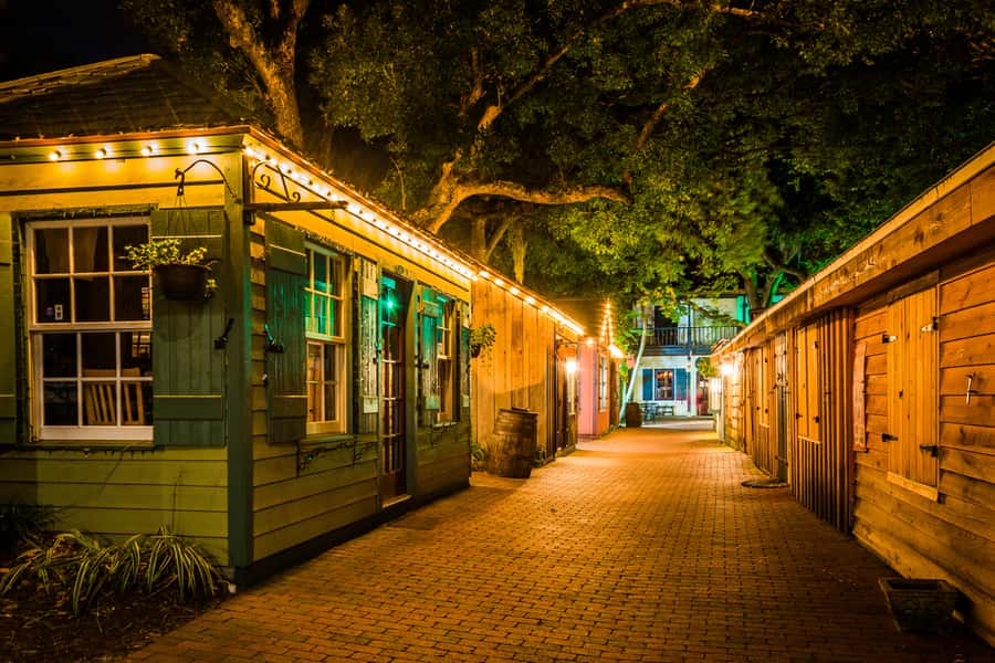 St. Augustine: Haunted Pub Crawl Walking Tour with a Guide - Why the guide matters so much