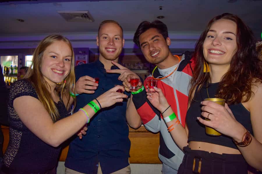 Sydney: Big Night Out Pub Crawl with Local Party Hosts - Finishing at Side Bar