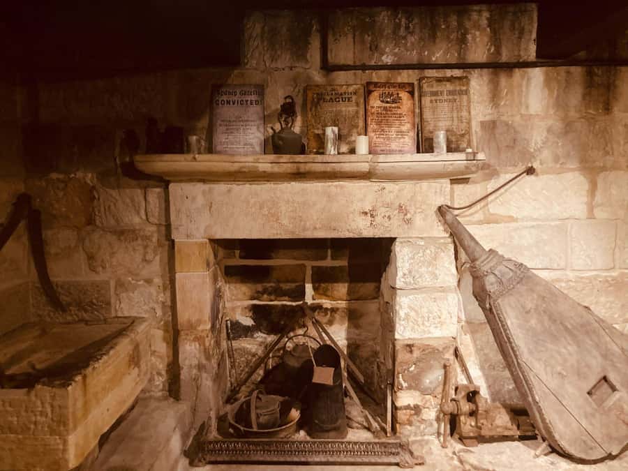 SYDNEY : Ghosts, Grog & The Rocks: Haunted Pubs &Cellar Tour - Vanishing sailors and the Woman in Black