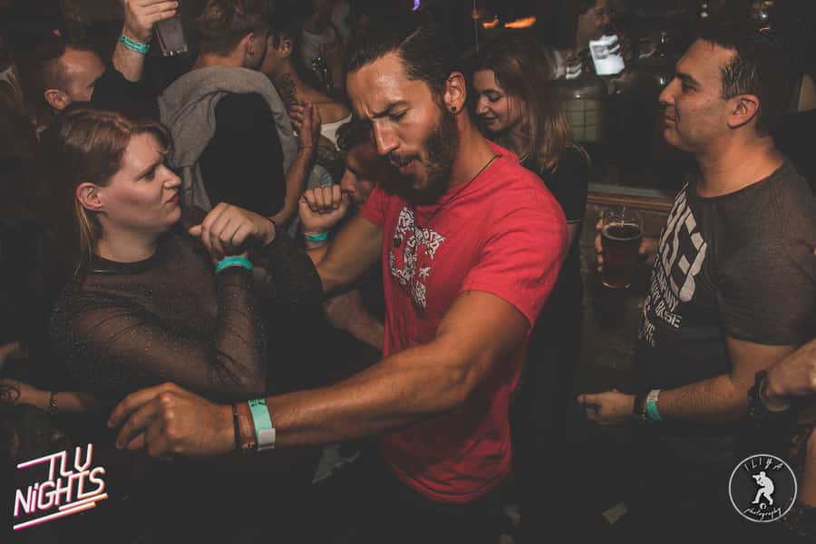 Tel Aviv: Pub Crawl with 4 Stops and Free Shots - What the $28 price really covers
