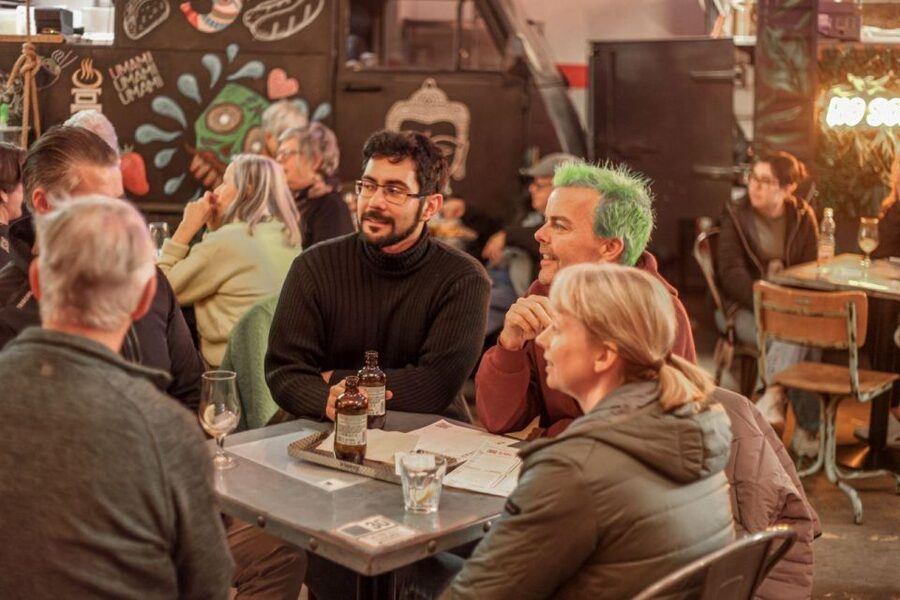 The Biggest Pub Quiz in Valencia - Street food and drinks add to the evening