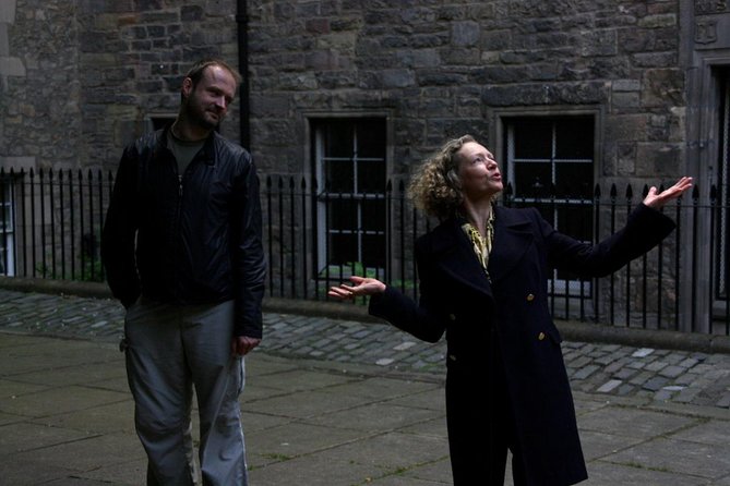 The Edinburgh Literary Pub Tour - Crossing toward the New Town