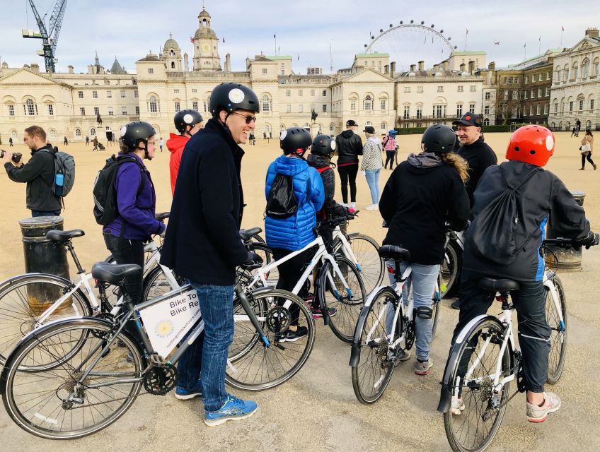 The London "Big Six" and a Pub. 5.5 hour tour - Following the Thames toward Tower Bridge