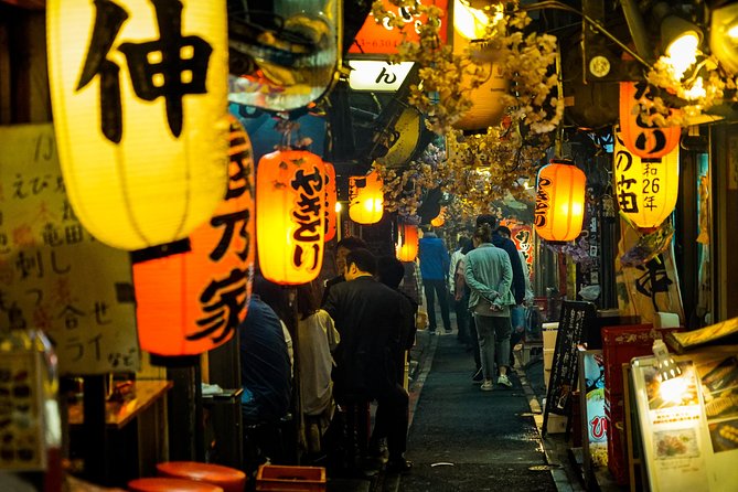 Tokyo Bar Hopping Tour in Shinjuku (All-You-Can-Drink + Dinner) - Kabukicho for a louder hour