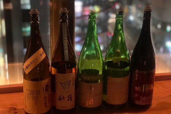 Tokyo Bar Hopping Tour in Shinjuku (All-You-Can-Drink + Dinner) - A Godzilla landmark between the bars