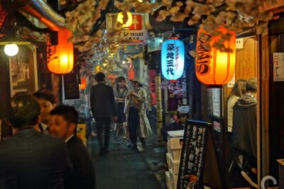 Shinjuku Bar Hopping with All-You-Can-Drink & Dinner