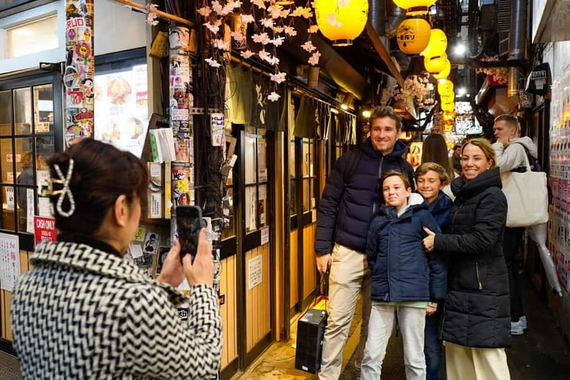 Tokyo: Shinjuku Golden Gai Bar Hopping Night Tour - Golden Gai: Tiny Bars With a Local Introduction
