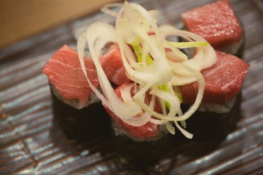 Tokyo: Shinjuku Izakaya and Golden Gai Bar Hopping Tour (2h) - Kabukicho after dark: neon, karaoke, and narrow lanes