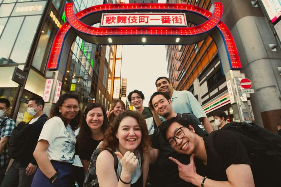Tokyo: Shinjuku Izakaya and Golden Gai Bar Hopping Tour (2h) - Who should book this Shinjuku night out?