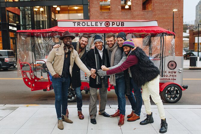 Trolley Pub Holiday Lights Tour in Columbus - Spending the main stop at Columbus Commons