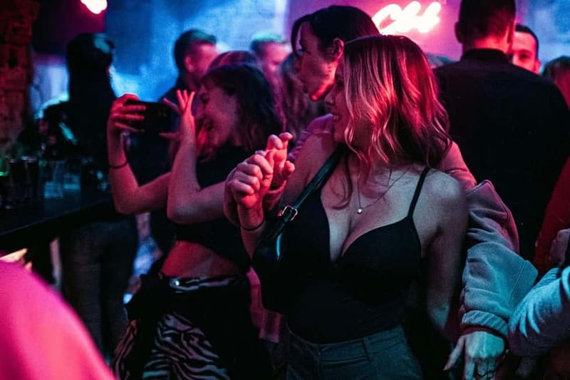 Vienna: Guided Pub Crawl with Club Entry - Who will enjoy it most
