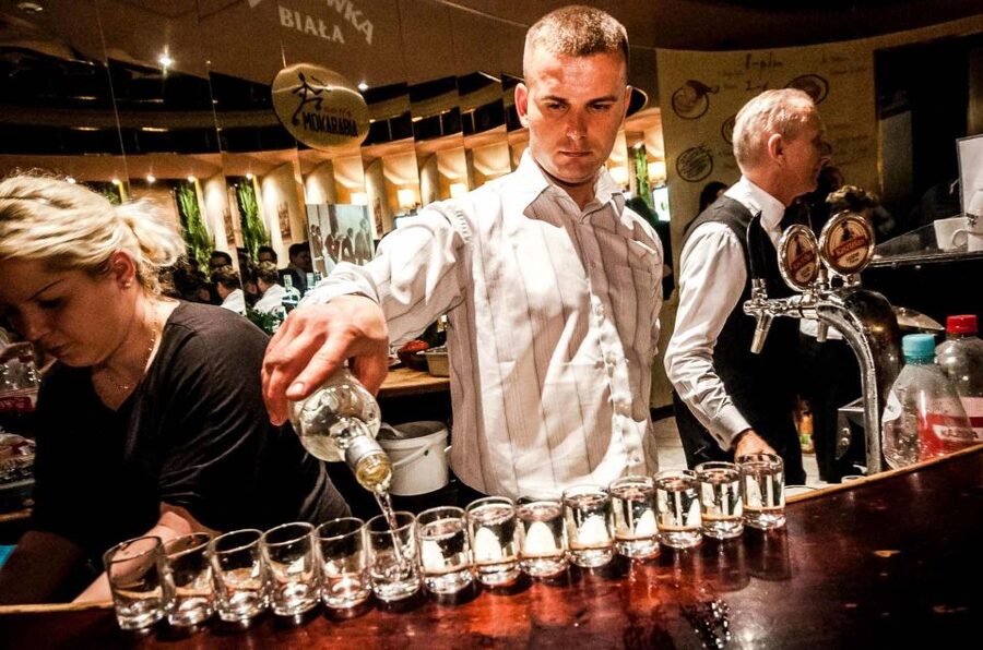 Warsaw: Evening History and Pubs Tour by Retro Minibus - Crossing the Vistula to Praga