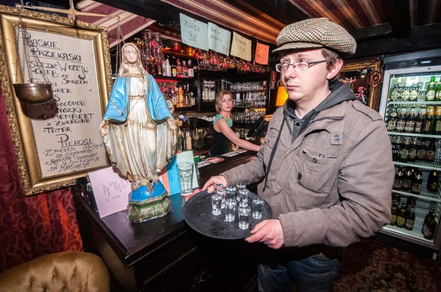 Warsaw: Evening History and Pubs Tour by Retro Minibus - Grzybowski Square puts the evening in context