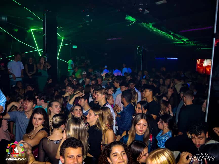 Wild Night Pub Crawl: Free Shots, Games & VIP Club Entry! - Key points to know before you go