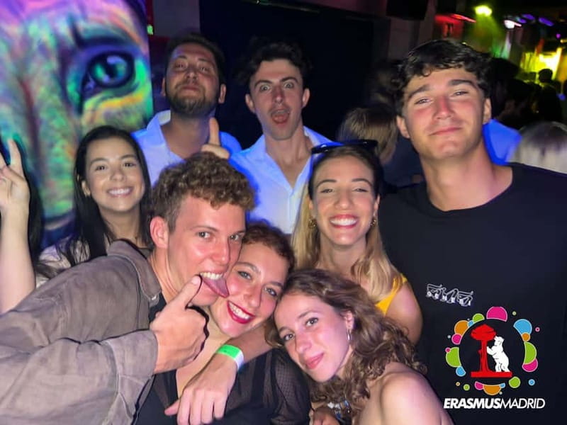Wild Night Pub Crawl: Free Shots, Games & VIP Club Entry! - What to bring and how to pace the night