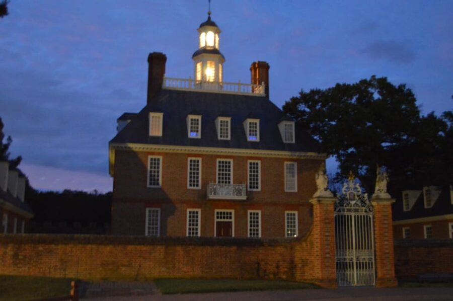 Williamsburg: Colonial Ghosts Haunted Pub Crawl - Wythe House and the route’s colonial character