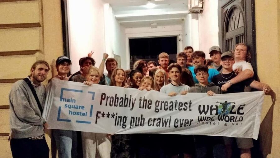 Zagreb: Pub Crawl, 1-Hour of Unlimited Drinks, & Club Entry - Walking to two Zagreb bars